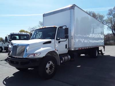 International 4300 26 ft Box Truck - 240HP, 6 Speed Automatic, Roll up Door, Liftgate