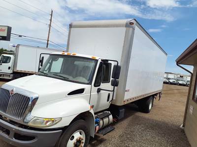 International 4300 26 ft Box Truck - 240HP, 6 Speed Automatic, Roll up Door, Liftgate