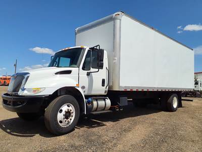 International 4300 26 ft Box Truck - 6 Speed Automatic, Roll up Door