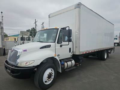 International 4300 26 ft Box Truck - 240HP, 6 Speed Automatic, Roll up Door, Liftgate