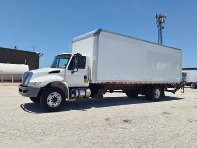 International 4300 26 ft Box Truck - 240HP, 6 Speed Automatic, Roll up Door, Liftgate
