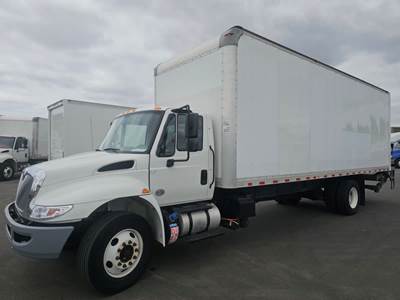 International 4300 26 ft Box Truck - 240HP, 6 Speed Automatic, Roll up Door, Liftgate
