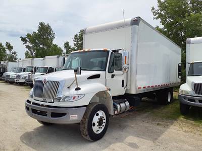 International 4300 26 ft Box Truck - 240HP, 6 Speed Automatic, Roll up Door