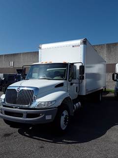 International 4300 26 ft Box Truck - 240HP, 6 Speed Automatic, Roll up Door, Liftgate
