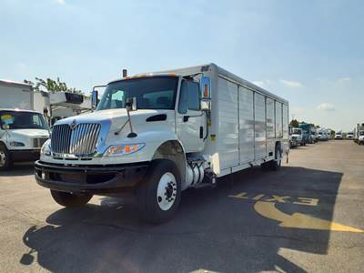 International 4300 24 ft Box Truck - 250HP, 6 Speed Automatic, Roll up Door