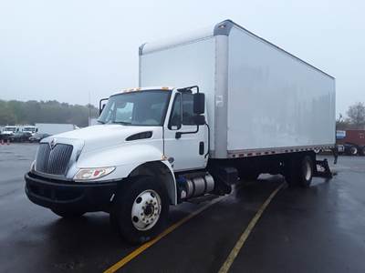 International 4300 26 ft Box Truck - 240HP, 7 Speed Automatic, Roll up Door, Liftgate