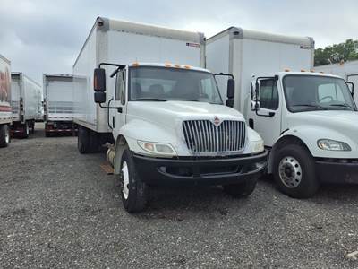 International 4300 24 ft Box Truck - 240HP, 6 Speed Automatic, Roll up Door, Liftgate