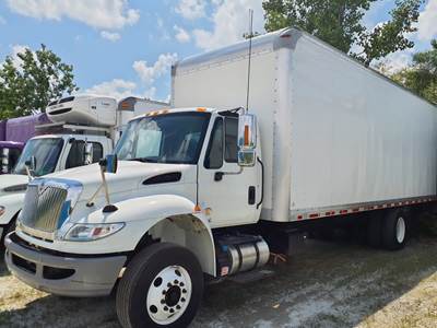 International 4300 26 ft Box Truck - 240HP, 6 Speed Automatic, Roll up Door