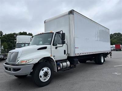 International 4300 26 ft Box Truck - 240HP, 6 Speed Automatic, Roll up Door, Liftgate