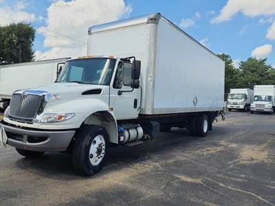 International 4300 26 ft Box Truck - 240HP, 6 Speed Automatic, Roll up Door, Liftgate