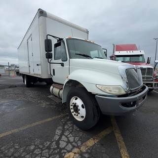 International 4300 26 ft Box Truck - 240HP, 6 Speed Automatic, Roll up Door, Liftgate