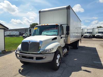 International 4300 26 ft Box Truck - 240HP, 6 Speed Automatic, Roll up Door, Liftgate