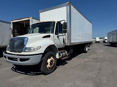 International 4300 26 ft Box Truck - 240HP, 6 Speed Automatic, Roll up Door, Liftgate