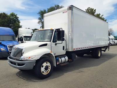 International 4300 26 ft Box Truck - 6 Speed Automatic, Roll up Door, Liftgate