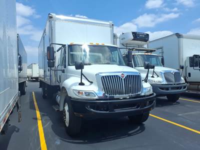 International 4300 26 ft Box Truck - 280HP, 6 Speed Automatic, Roll up Door