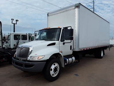 International 4300 26 ft Box Truck - 240HP, 6 Speed Automatic, Roll up Door, Liftgate