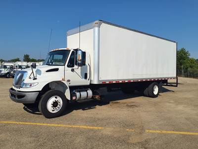 International 4300 26 ft Box Truck - 6 Speed Automatic, Roll up Door