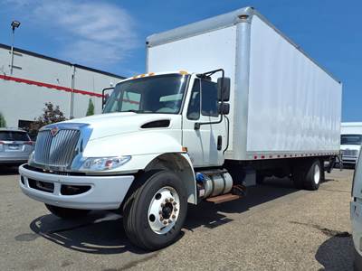 International 4300 26 ft Box Truck - 240HP, 7 Speed Automatic, Roll up Door, Liftgate