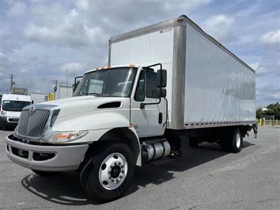 International 4300 26 ft Box Truck - 240HP, 6 Speed Automatic, Roll up Door, Liftgate