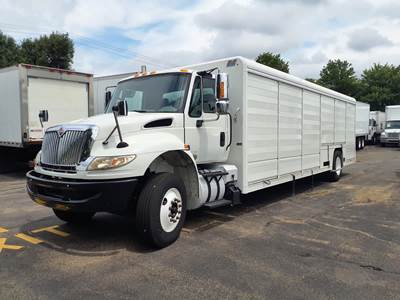 International 4300 24 ft Box Truck - 250HP, 6 Speed Automatic, Roll up Door