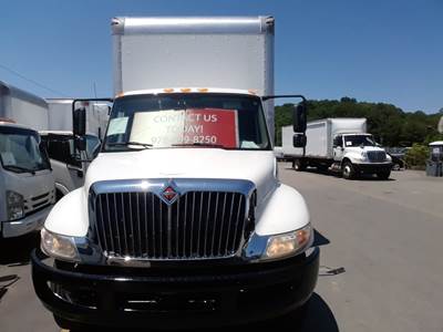 International 4300 26 ft Box Truck - 240HP, 7 Speed Automatic, Roll up Door, Liftgate