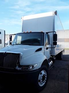 International 4300 26 ft Box Truck - 240HP, 6 Speed Automatic, Roll up Door, Liftgate