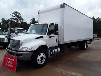 International 4300 26 ft Box Truck - 240HP, 6 Speed Automatic, Roll up Door, Liftgate