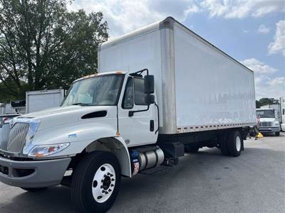 International 4300 26 ft Box Truck - 240HP, 6 Speed Automatic, Roll up Door, Liftgate