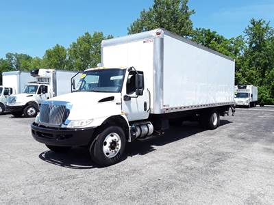 International 4300 26 ft Box Truck - 240HP, 7 Speed Automatic, Roll up Door, Liftgate