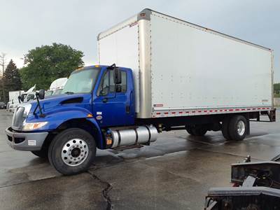 International 4300 26 ft Box Truck - 220HP, 6 Speed Automatic, Swing Door