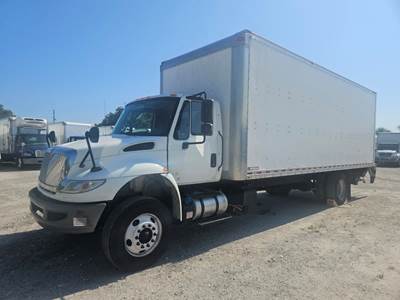 International 4300 26 ft Box Truck - 240HP, 6 Speed Automatic, Roll up Door, Liftgate