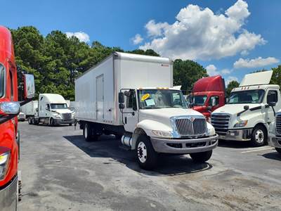 International 4300 26 ft Box Truck - 6 Speed Automatic, Roll up Door, Liftgate
