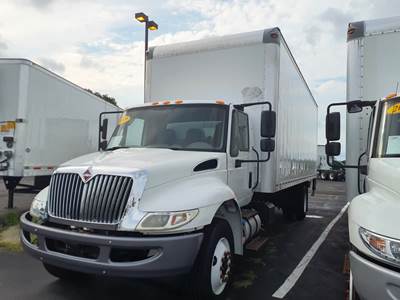 International 4300 26 ft Box Truck - 240HP, 6 Speed Automatic, Roll up Door, Liftgate