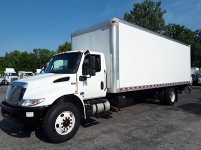International 4300 26 ft Box Truck - 240HP, 7 Speed Automatic, Roll up Door, Liftgate