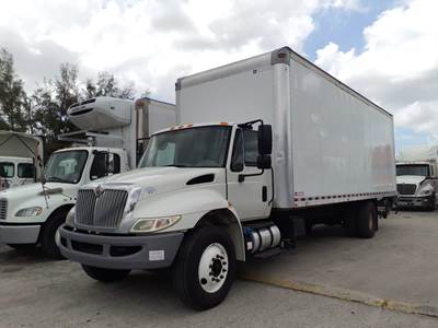 International 4300 26 ft Box Truck - 240HP, 6 Speed Automatic, Roll up Door, Liftgate