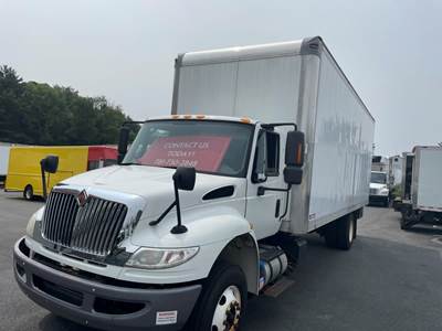 International 4300 26 ft Box Truck - 240HP, 7 Speed Automatic, Roll up Door