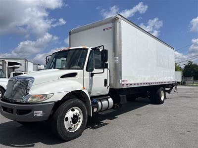 International 4300 26 ft Box Truck - 240HP, 6 Speed Automatic, Roll up Door, Liftgate