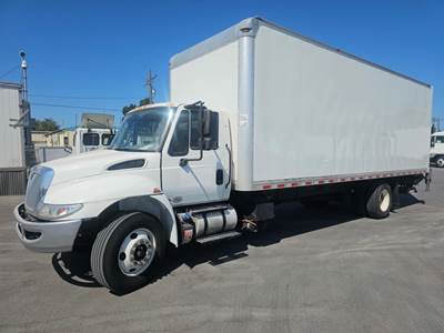 International 4300 26 ft Box Truck - 240HP, 6 Speed Automatic, Roll up Door, Liftgate