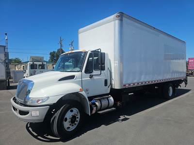 International 4300 26 ft Box Truck - 240HP, 6 Speed Automatic, Roll up Door, Liftgate