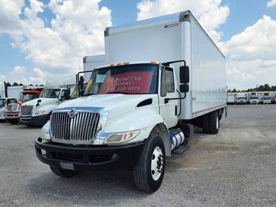 International 4300 26 ft Box Truck - 250HP, 6 Speed Automatic, Roll up Door, Liftgate