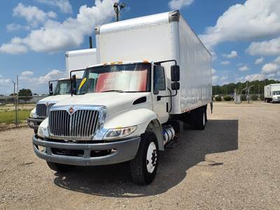 International 4300 26 ft Box Truck - 240HP, 6 Speed Automatic, Roll up Door, Liftgate