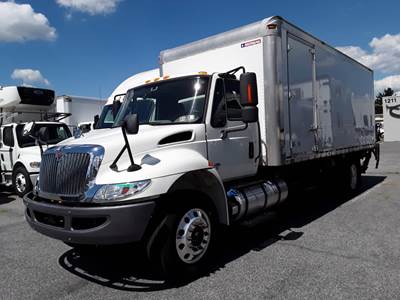 International 4300 20 ft Box Truck - 240HP, 6 Speed Automatic, Roll up Door, Liftgate
