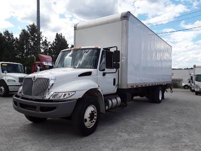 International 4300 26 ft Box Truck - 6 Speed Automatic, Roll up Door, Liftgate