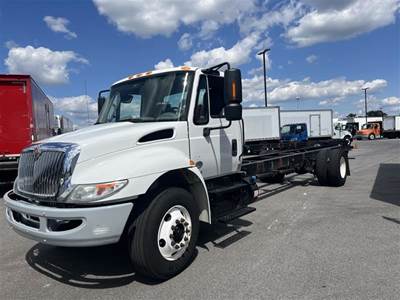 International 4300 Box Truck - 240HP, 6 Speed Automatic