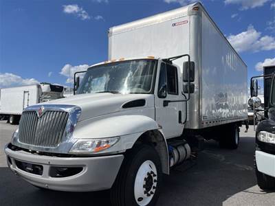 International 4300 26 ft Box Truck - 240HP, 7 Speed Automatic, Roll up Door, Liftgate