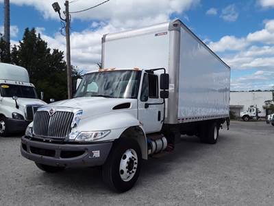 International 4300 26 ft Box Truck - 240HP, 6 Speed Automatic, Roll up Door, Liftgate