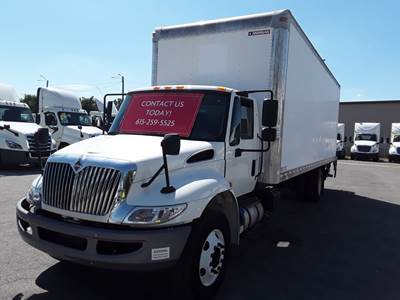 International 4300 26 ft Box Truck - 240HP, 6 Speed Automatic, Roll up Door, Liftgate