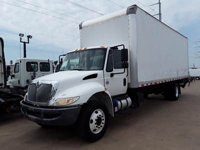 International 4300 26 ft Box Truck - 250HP, 6 Speed Automatic, Roll up Door, Liftgate