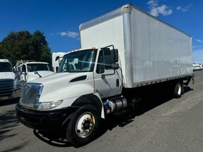 International 4300 26 ft Box Truck - 240HP, 6 Speed Automatic, Roll up Door, Liftgate