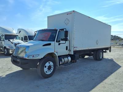 International 4300 24 ft Box Truck - 240HP, 6 Speed Automatic, Roll up Door, Liftgate